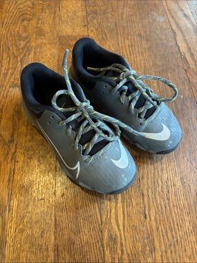 Nike Kids Gray cleats baseball softball